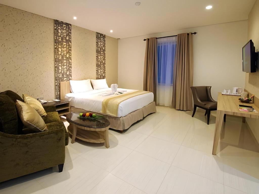 Hw Hotel Padang Extérieur photo