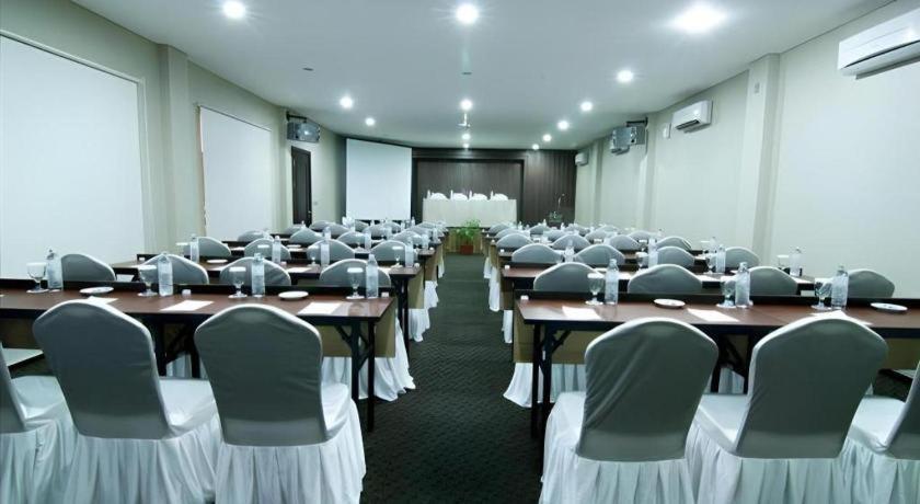Hw Hotel Padang Extérieur photo