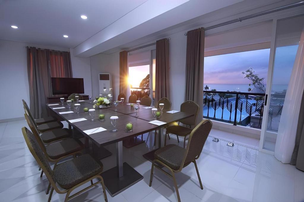 Hw Hotel Padang Extérieur photo