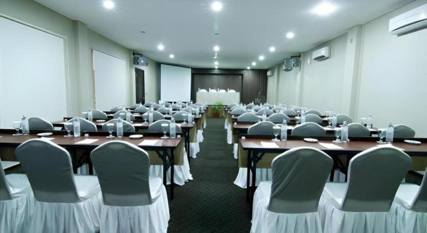 Hw Hotel Padang Extérieur photo