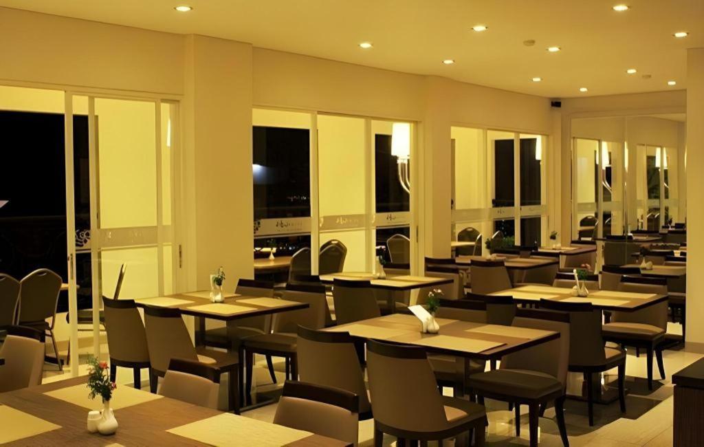 Hw Hotel Padang Extérieur photo