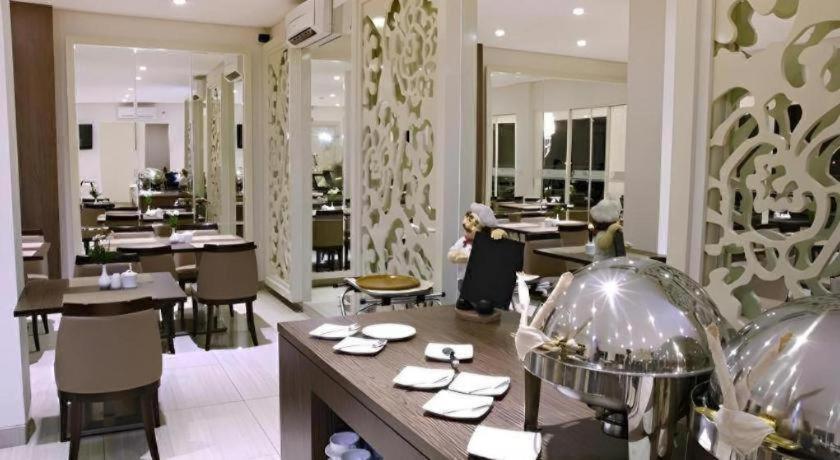 Hw Hotel Padang Extérieur photo