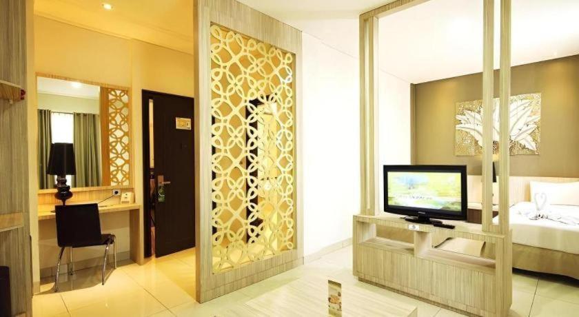 Hw Hotel Padang Extérieur photo
