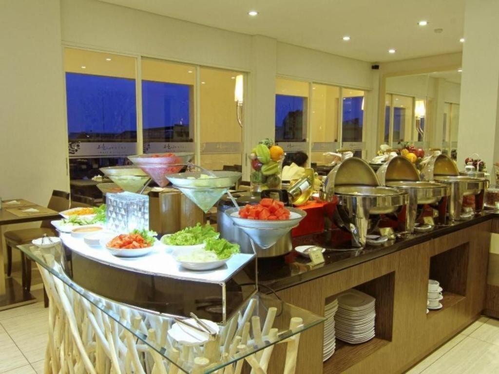Hw Hotel Padang Extérieur photo