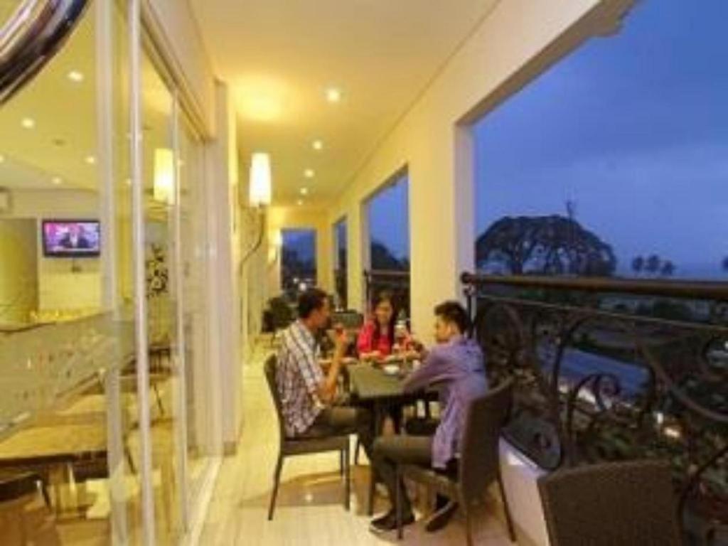 Hw Hotel Padang Extérieur photo